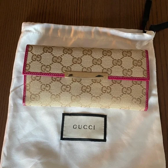 Gucci Beige and Pink Signature Wallet - Picture 1 of 11